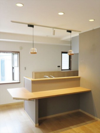 奥まった場所にあったキッチンを対面キッチンに